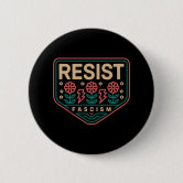 トランプ大統領がアメリカ国旗を掲げる 缶バッジ | Zazzle.co.jp